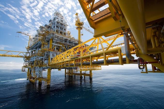 oil-rig-day-time